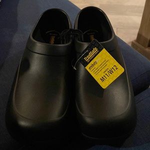 Tredsafe slip resistant shoes unisex M11/W12